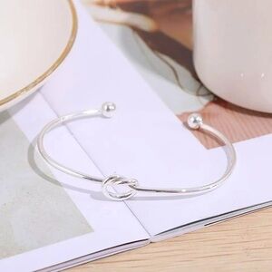 Unique Knot Bracelet